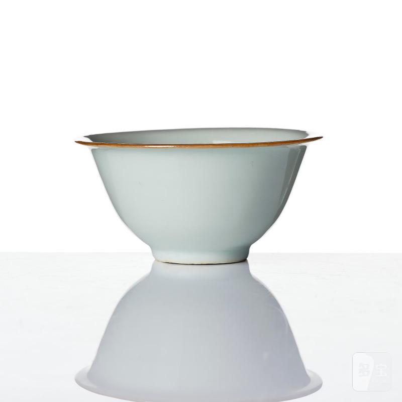 A moulded white-glazed 'anhua' decorated cup, - 图2